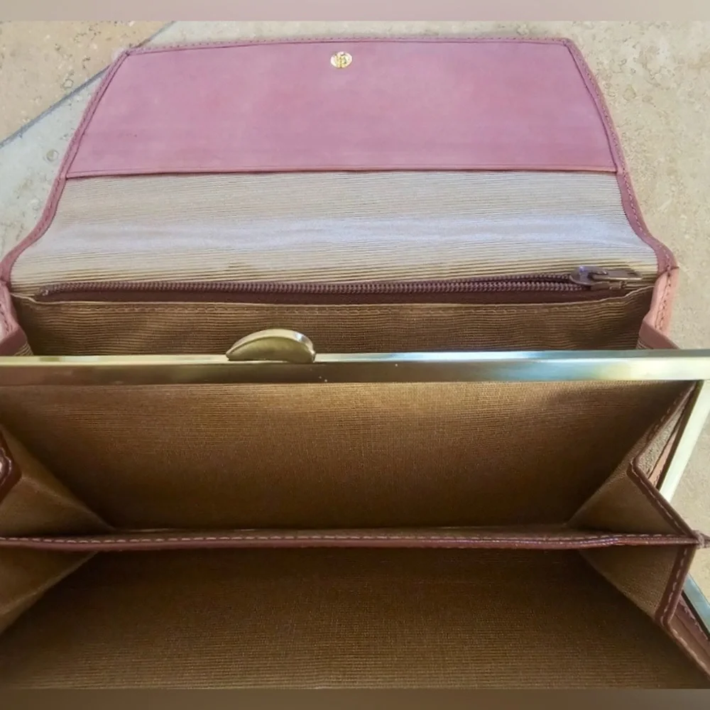 André Valentino Kisslock Wallet•Vintage•Suede Leather• - Picture 3 of 6